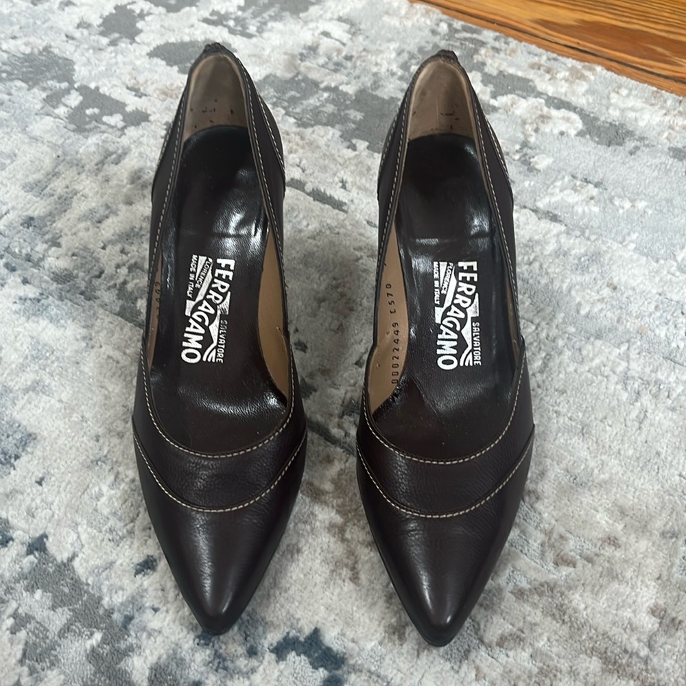 Ladies Sz 7.5 Ferragamo Brown Heels